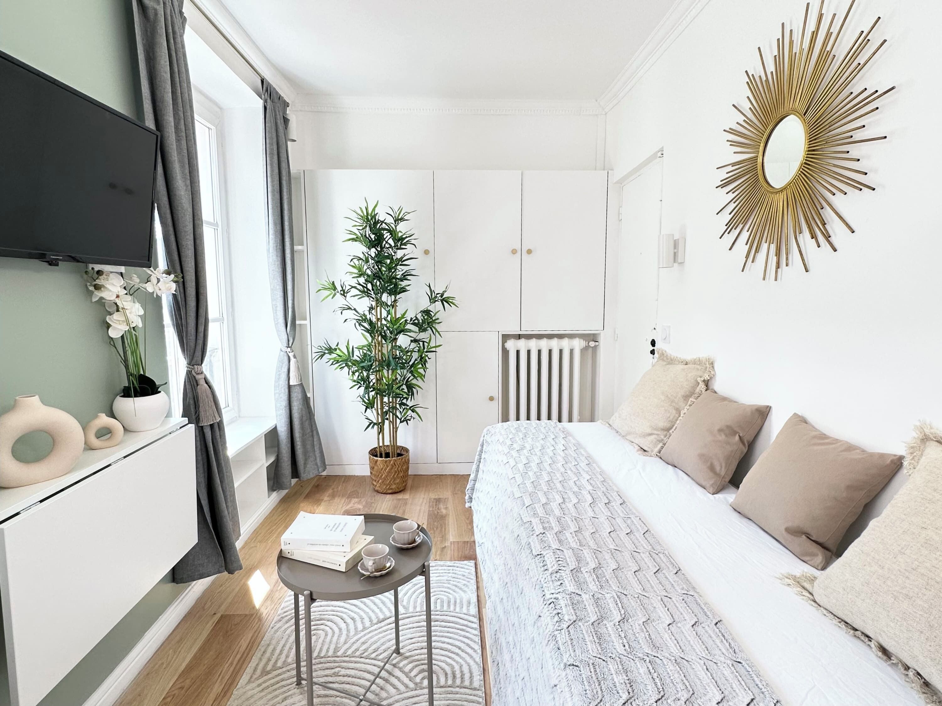 Iron/ironing board, travel crib, WiFi, bed sheets