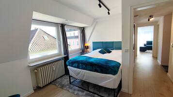 1 bedroom, desk, WiFi, bed sheets