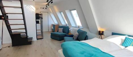 Desk, WiFi, bed sheets