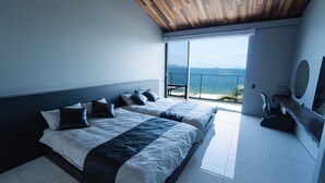 A modern bedroom with two beds, a large window, and a view of the sea. - 1 Villa with private beach, boat jet, etc. can be directly unloaded Vacation Rental (大津市)