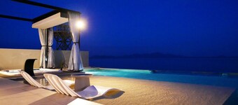 1 Villa with private beach, boat jet, etc. can be directly unloaded Vacation Rental