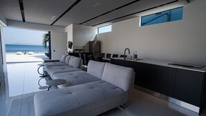 A modern living room with a sofa, dining table, and kitchen area. - 1 Villa with private beach, boat jet, etc. can be directly unloaded Vacation Rental (大津市)