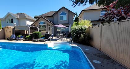 Metropolitan Dream Stay with Pool and Hot Tub