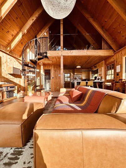 Secluded A-frame Cabin in Idyllwild on 8 acres / 4 miles from Town / Sleeps 6