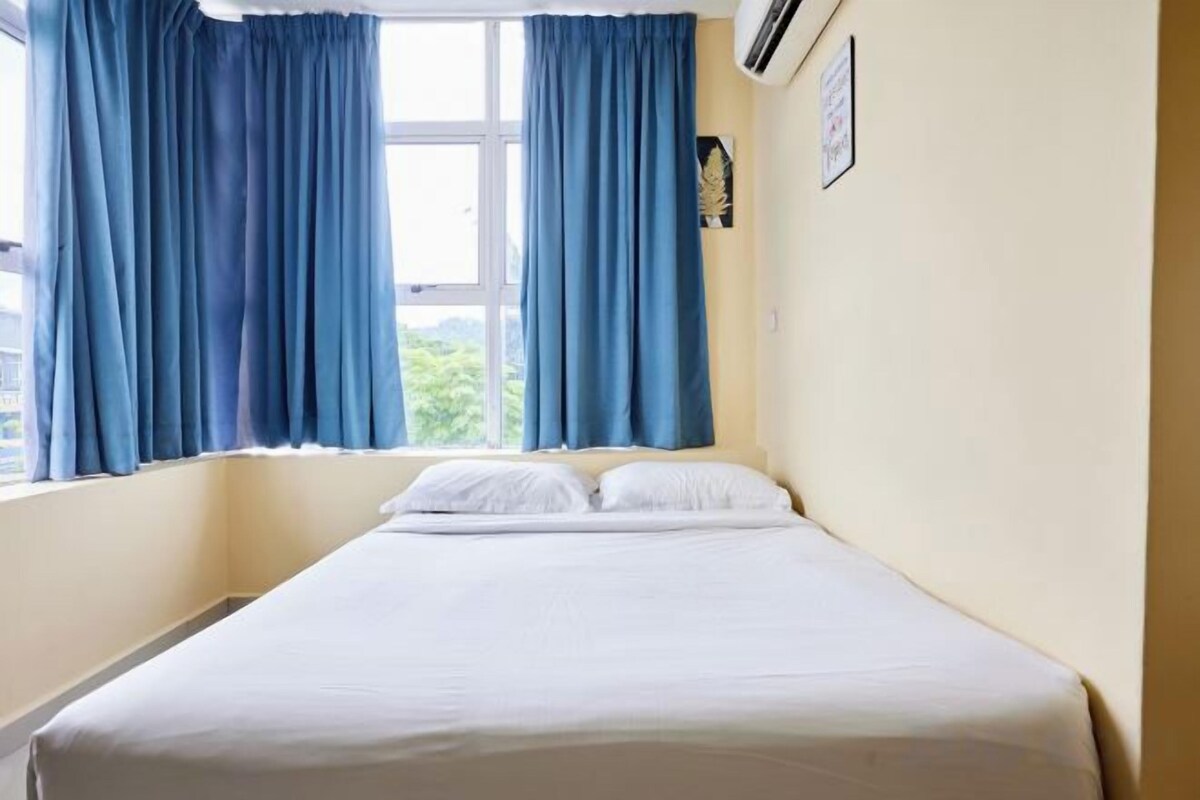 Desk, iron/ironing board, free WiFi, bed sheets