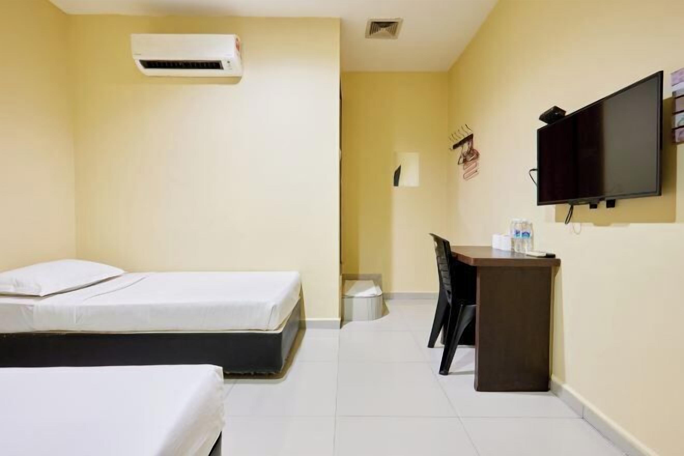 Skrivebord, strykejern/-brett, wi-fi (inkludert) og sengetøy