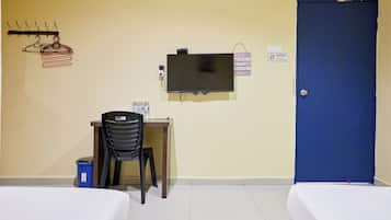 Triple Room | 1 bedroom, desk, iron/ironing board, free WiFi