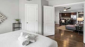 2 bedrooms, desk, iron/ironing board, free WiFi