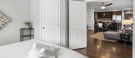 2 bedrooms, desk, iron/ironing board, free WiFi