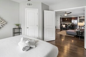 2 Schlafzimmer, Schreibtisch, Bügeleisen/Bügelbrett, kostenloses WLAN