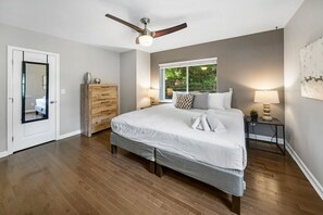 2 bedrooms, desk, iron/ironing board, free WiFi