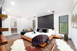 2 makuuhuonetta, silitysrauta/-lauta, vauvan matkasänky, ilmainen Wi-Fi