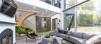 Wabamun Modern Retreat Oasis. Sleeps 6. Hot Tub.