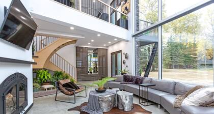 Wabamun Modern Retreat Oasis. Sleeps 6. Hot Tub.