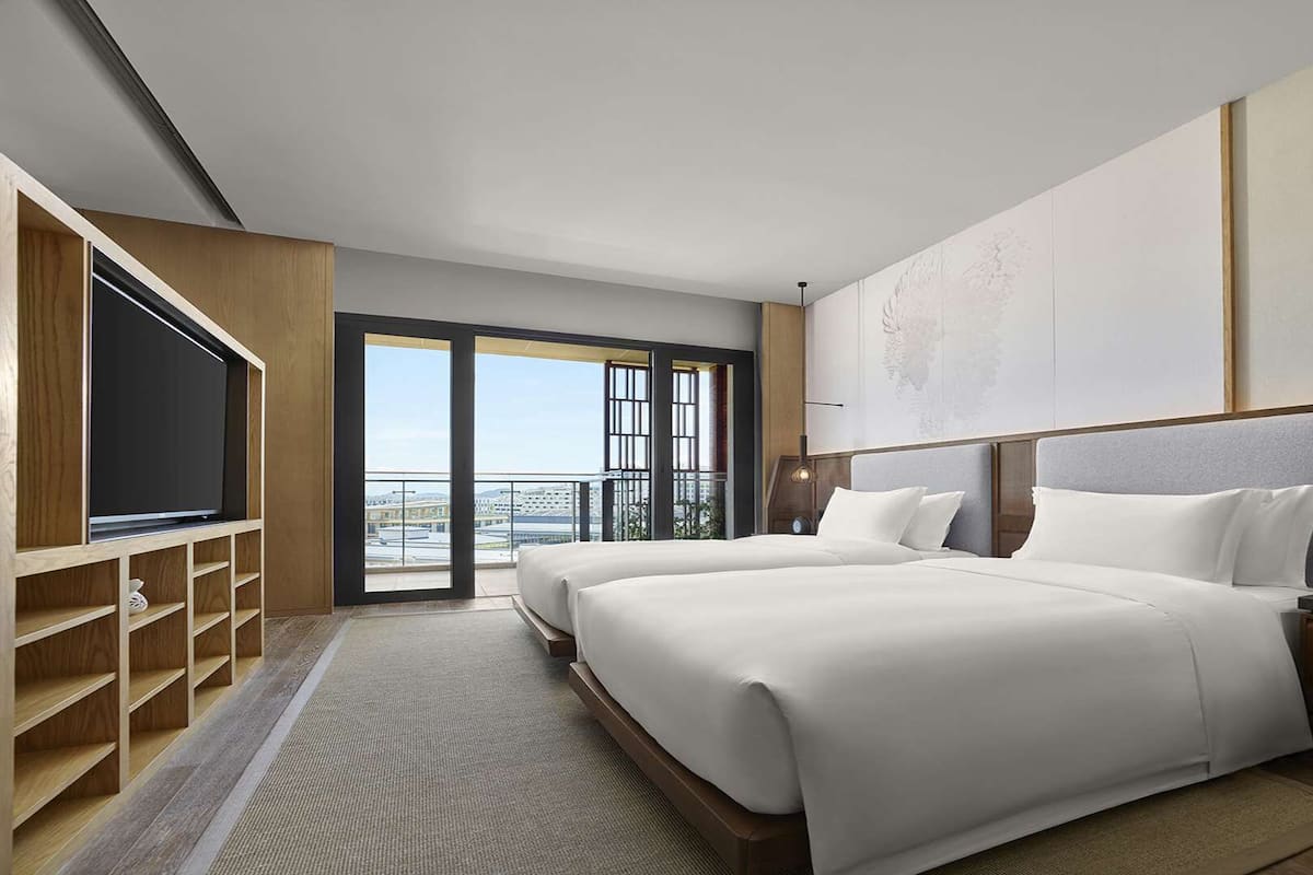Room, 2 Twin Beds (Green Aura) | Premium bedding, down comforters, in-room safe, desk