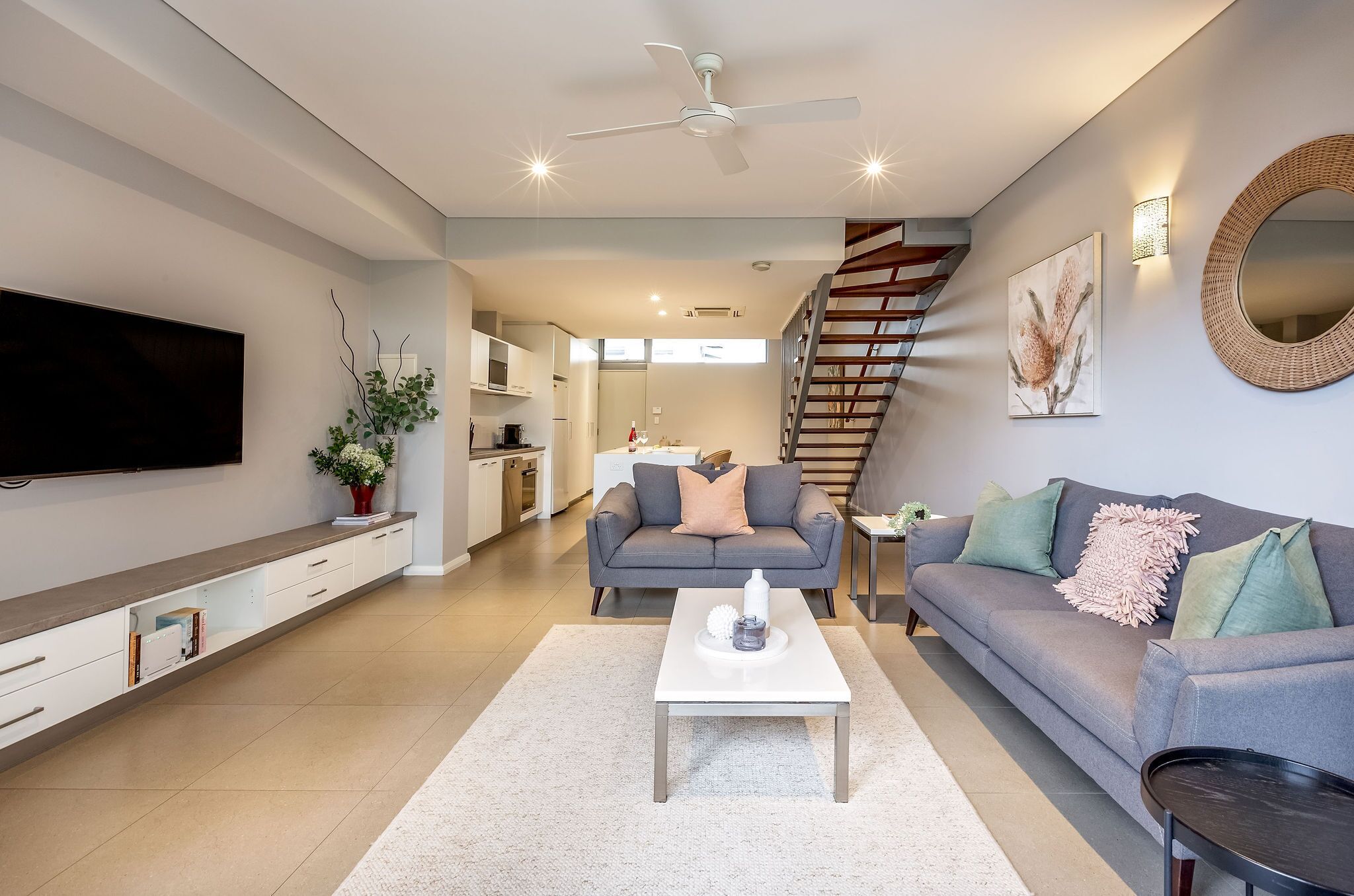 Télévision, livres, chaîne hi-fi