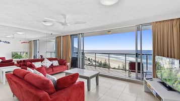 TV connectée, table de tennis de table, chaßne hi-fi