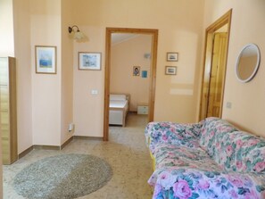 3 chambres, lit parapluie, draps fournis