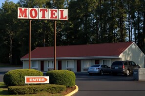 Property entrance - Courtland Inn By Townhouse Franklin VA US 58 (Courtland)