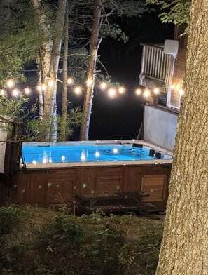 Pool - STUNNING LARGE CHALET COTTAGE IN MUSKOKA (Coldwater)