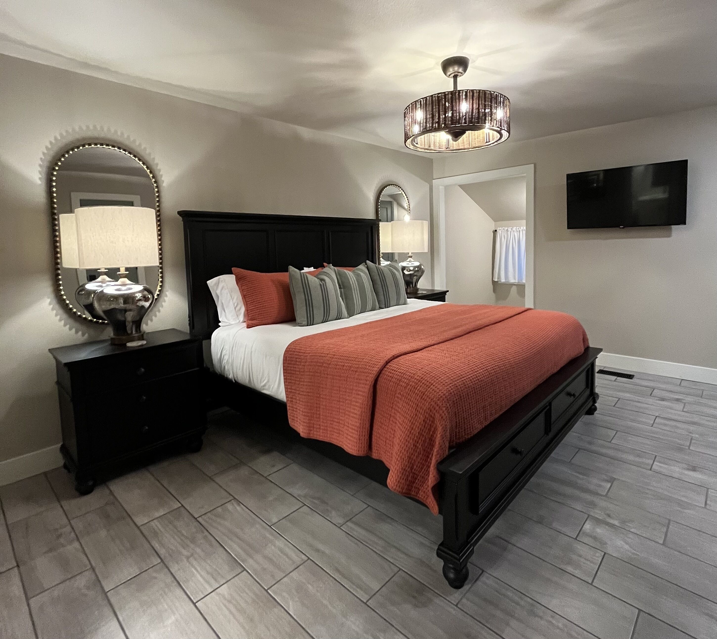 3 habitaciones, tabla de planchar con plancha y wifi gratis 