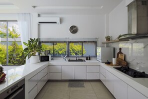 Fridge, microwave, oven, stovetop - Villa Mimosa 2, Splendid 3BR Private Pool - Rawai (Tambon Rawai)