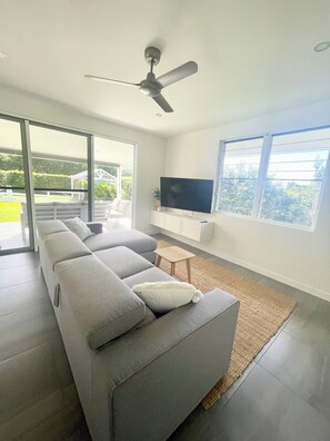 Deluxe Apartment | Living area