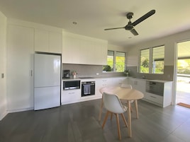 华丽公寓 | 私人厨房 | 大冰箱、微波炉、烤箱、炉灶