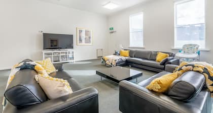 4 Bedroom House - Hobart CBD - Parking