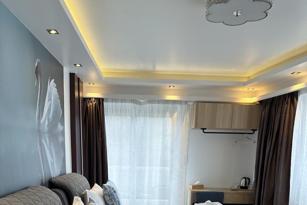 Deluxe Double Room | Individually furnished, desk, laptop workspace, soundproofing