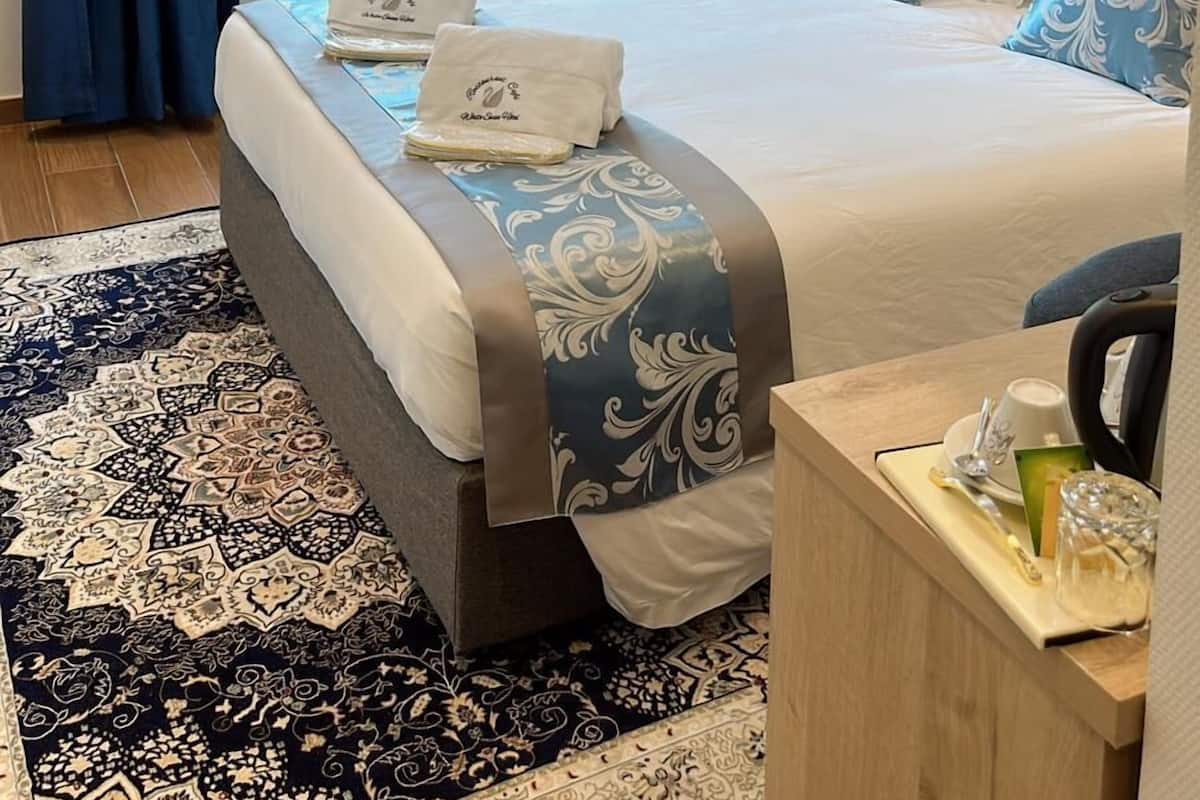 Deluxe Room | Individually furnished, desk, laptop workspace, soundproofing