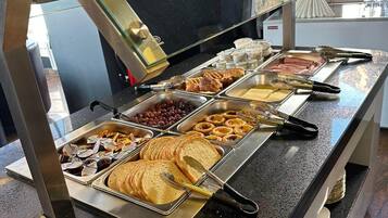 Desayuno buffet (EUR 15 por persona)