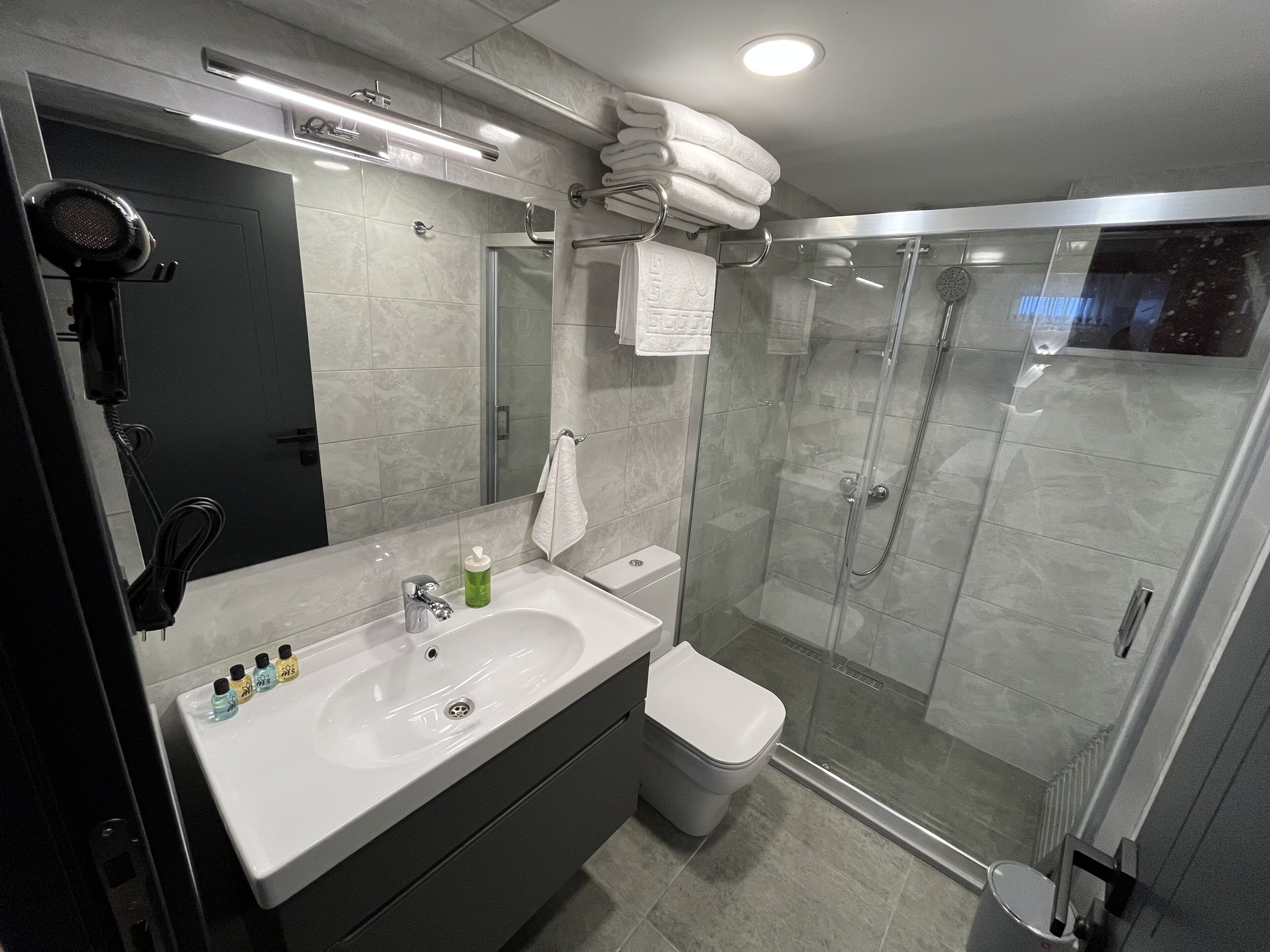 Economy Twin Room, Basement | Baño