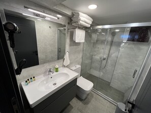 Economy Twin Room, Basement | حمام