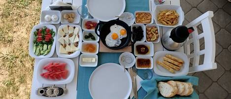 Sudah termasuk sarapan ala kontinental setiap hari