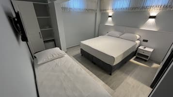 Economy Triple Room, Basement | 免费 WiFi