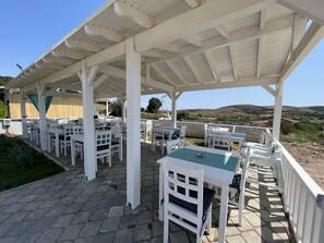 Free daily continental breakfast - Rota Bozcaada (Bozcaada)