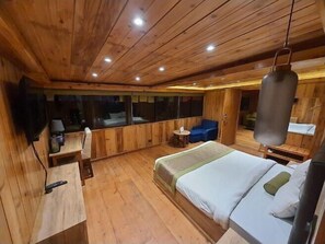 Attic Room | Soundproofing, free WiFi, bed sheets