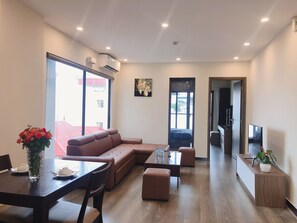 Departamento básico | Área de sala de estar | Smart TV de 43 pulgadas con canales digitales y televisión 