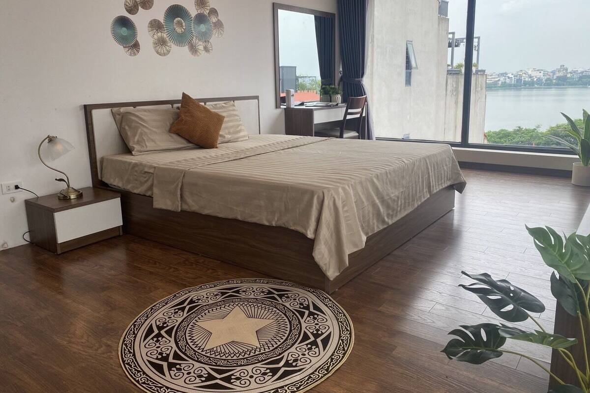 1 bedroom, premium bedding, desk, free WiFi