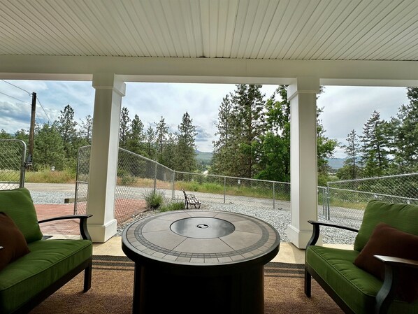 Terrace/patio - Pet Friendly Licensed Suite on Haskap Farm (Kelowna)
