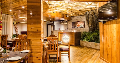 ๋งค์ผ ๋ทํ ์์นจ ์์ฌ(1์ธ๋น INR 300)