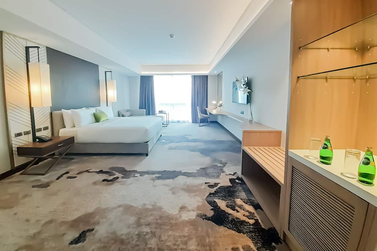 Executive Premier King | 1 bedroom, in-room safe, desk, laptop workspace