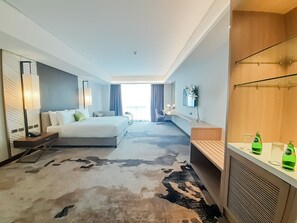 Caja de seguridad en la habitación y escritorio