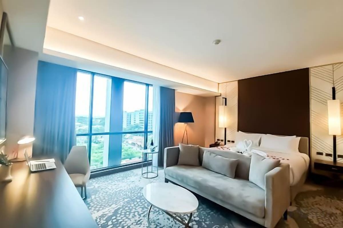 Living area | 49-inch LED TV with cable channels, TV