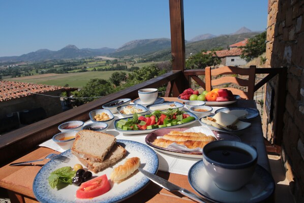 Free daily local cuisine breakfast