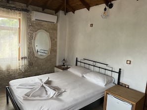 Standard Double Room | Minibar, free WiFi, bed sheets