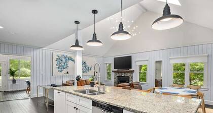 3BR Cottage w/ Epic Patio | Walk to Town+Free Tix