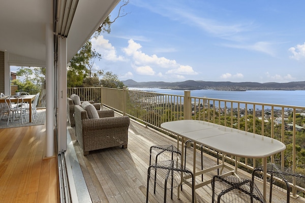 Deluxe House | Terrace/patio