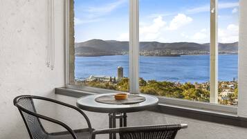 Deluxe House | Makan dalam bilik